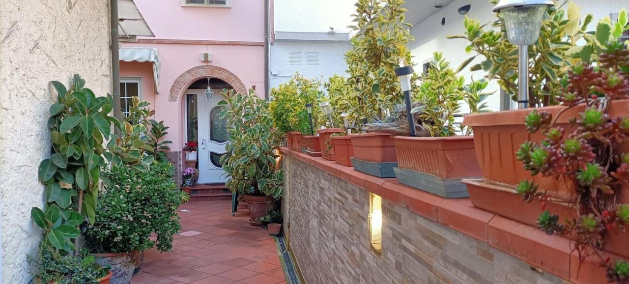 Lovely House Near The Beach Torre del Lago Puccini Exterior photo